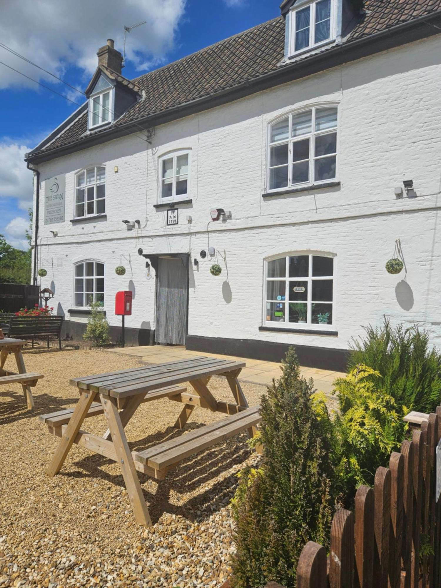 The Swan Inn Hilborough Buitenkant foto